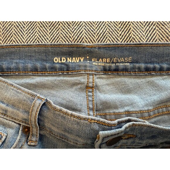Old Navy Womens Light Wash Cropped Flare Jeans Size 6 Mid-Rise Distressed Hem Co - Picture 2 of 9